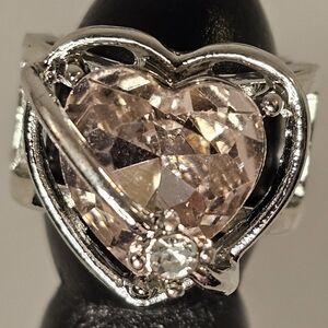 Elegant Silvery Ring With Pink Heart